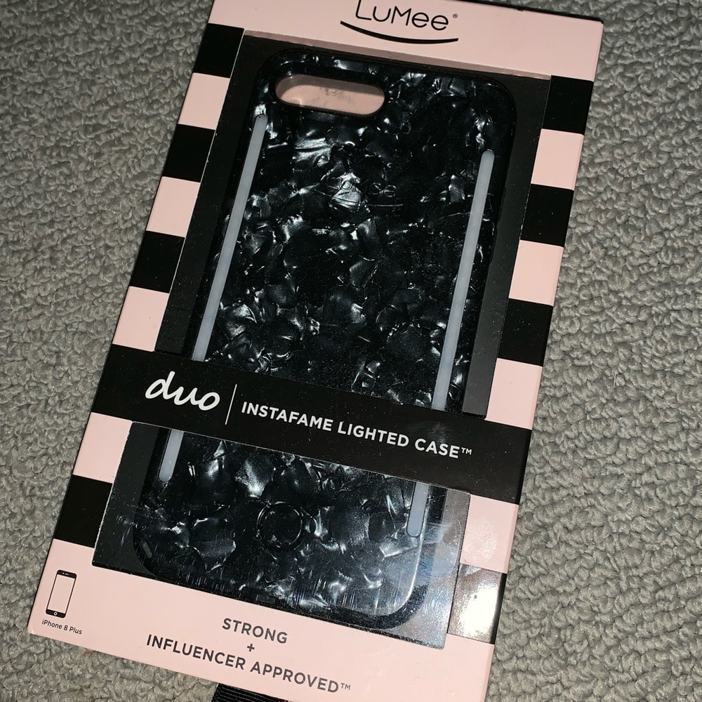 Lumee case